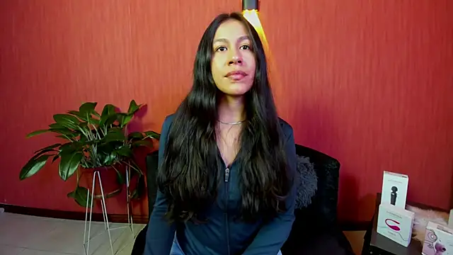 EmiGomez  online show from 05-08-26, 02:21