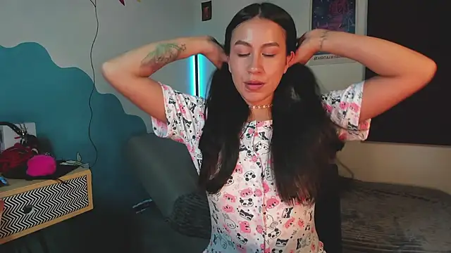 EmiGomez  online show from 02-03-26, 01:38