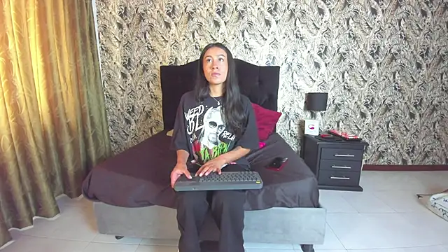 EmiGomez  online show from 12-05-25, 12:59