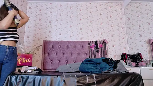 AvrillThomas online show from 11-17-25, 04:00