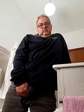 Snapshot of bluangelo chatting on 11-06-25, 10:08 bluangelo online show from 11-06-25, 10:08