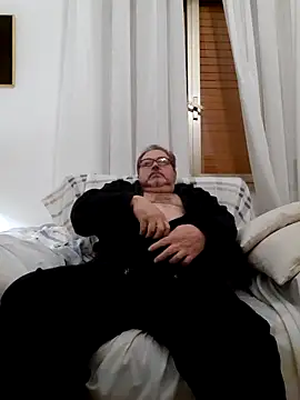 Snapshot of bluangelo chatting on 03-08-25, 06:47 bluangelo online show from 03-08-25, 06:47