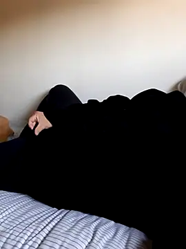 Snapshot of bluangelo chatting on 12-02-25, 01:46 bluangelo online show from 12-02-25, 01:46