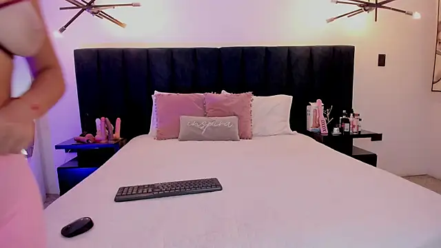 Snapshot of susyy7 chatting on 10-21-25, 03:39 susyy7 online show from 10-21-25, 03:39