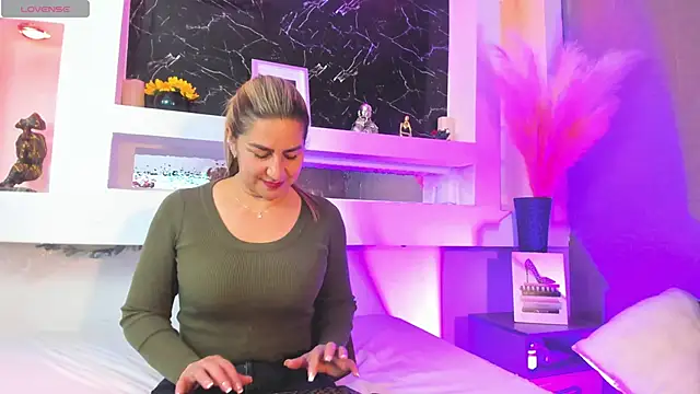 Snapshot of Cinthya_mjs chatting on 03-07-26, 12:54 Cinthya mjs online show from 03-07-26, 12:54