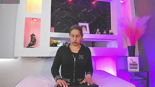 Snapshot of Cinthya_mjs chatting on 02-13-26, 02:06 Cinthya mjs online show from 02-13-26, 02:06