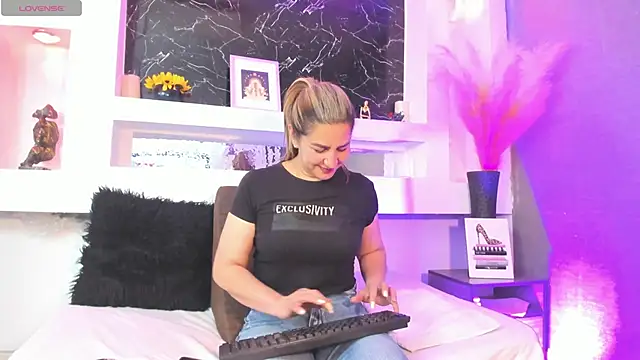 Snapshot of Cinthya_mjs chatting on 02-19-26, 12:13 Cinthya mjs online show from 02-19-26, 12:13