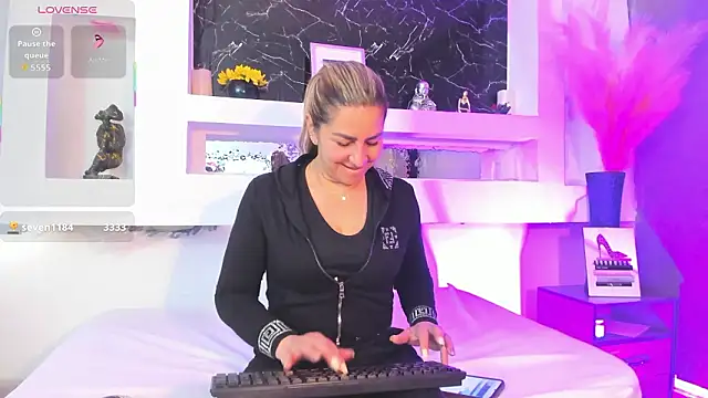 Snapshot of Cinthya_mjs chatting on 02-28-26, 12:49 Cinthya mjs online show from 02-28-26, 12:49