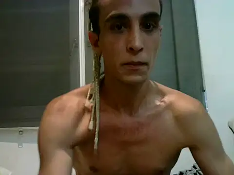 Snapshot of Lepetitmarcel chatting on 05-25-26, 01:43 Lepetitmarcel online show from 05-25-26, 01:43