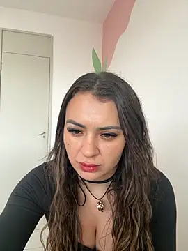 Snapshot of carol_amorim chatting on 09-25-25, 06:03 carol amorim online show from 09-25-25, 06:03