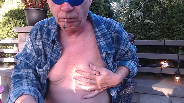 Snapshot of Toy-Daddy chatting on 09-20-25, 09:31 Toy-Daddy online show from 09-20-25, 09:31