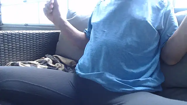 Snapshot of Toy-Daddy chatting on 09-25-25, 04:24 Toy-Daddy online show from 09-25-25, 04:24