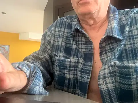 Snapshot of Toy-Daddy chatting on 09-13-25, 03:45 Toy-Daddy online show from 09-13-25, 03:45