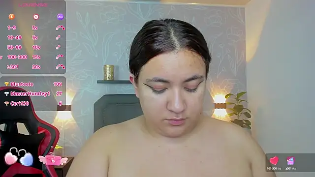 Snapshot of nadine_russo chatting on 01-25-25, 10:28 nadine russo online show from 01-25-25, 10:28