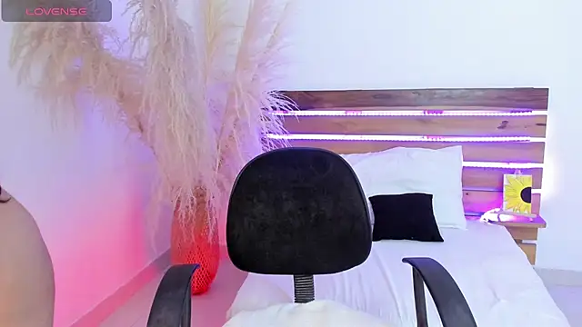 nadine russo online show from 11-07-25, 01:43