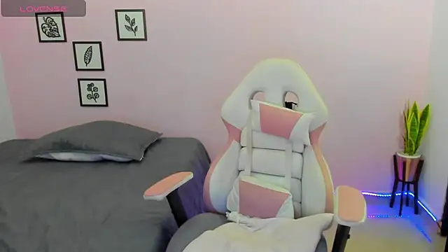 Snapshot of sophie_pazz chatting on 09-18-25, 10:46 sophie pazz online show from 09-18-25, 10:46