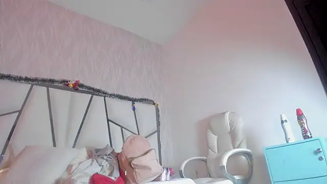 Victoriaa millers online show from 11-24-25, 07:14