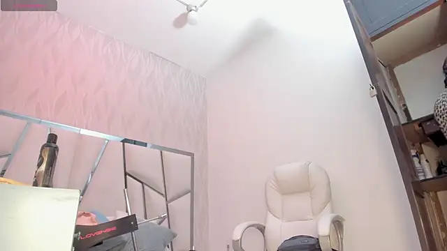 Victoriaa millers online show from 06-10-26, 08:21