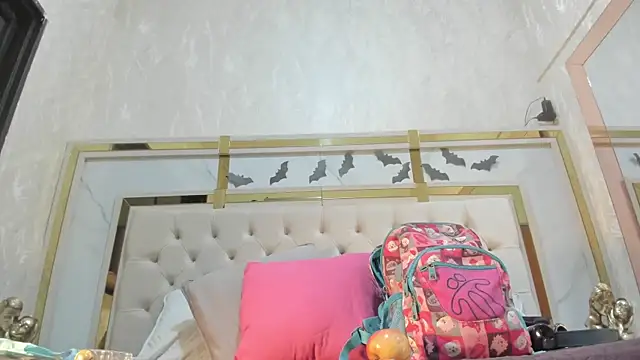 Victoriaa millers online show from 10-30-25, 07:11