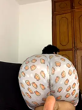 Snapshot of Mrskary chatting on 09-26-25, 11:22 Mrskary online show from 09-26-25, 11:22