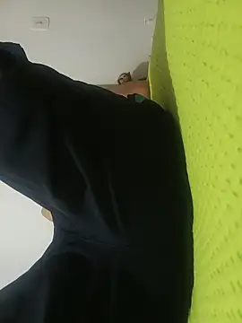 beautiful hands  online show from 12-17-25, 06:51