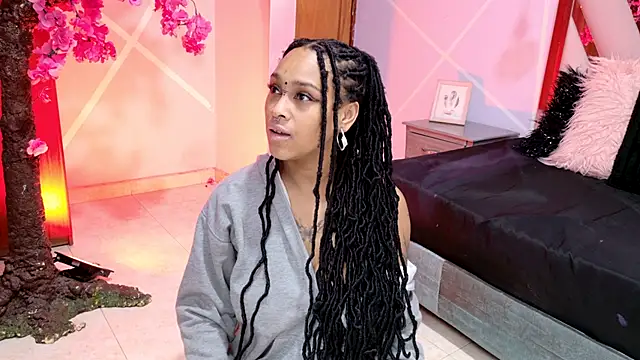 Elith noa online show from 11-18-25, 07:28