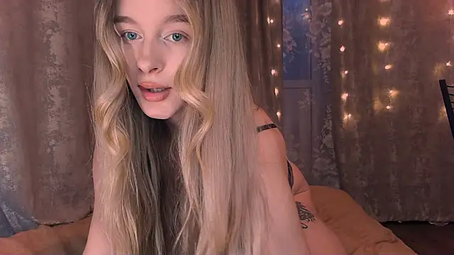 Snapshot of Eva_Jaya chatting on 12-22-24, 01:11 Eva Jaya online show from 12-22-24, 01:11