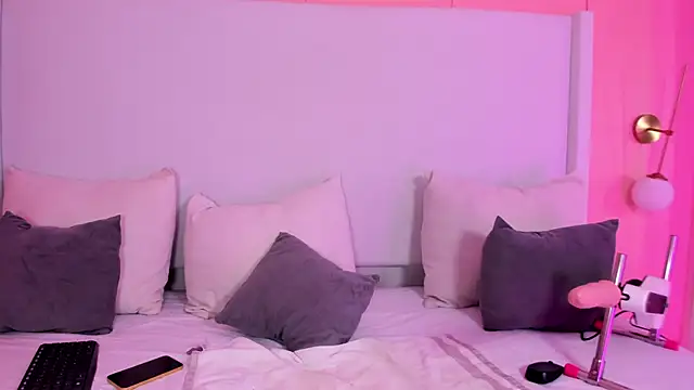 shaina vasquez online show from 11-28-25, 05:18