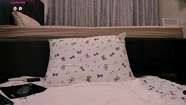 Snapshot of wowsquirtx chatting on 05-15-26, 02:20 wowsquirtx online show from 05-15-26, 02:20