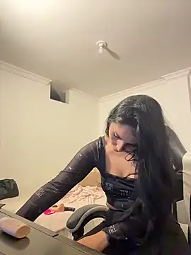  miaquevedo  online show from 05-11-26, 12:28