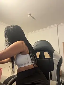  miaquevedo  online show from 05-05-26, 02:09