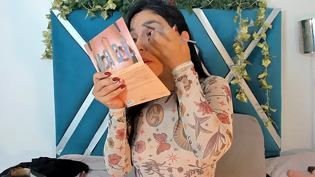  miaquevedo  online show from 12-15-25, 02:01