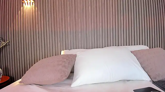 Snapshot of CaitlynCouper chatting on 02-28-26, 11:43 CaitlynCouper online show from 02-28-26, 11:43