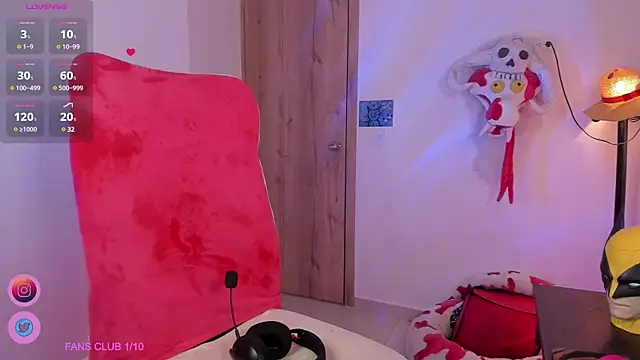 Snapshot of Angels_Emily chatting on 01-04-25, 02:25 Angels Emily online show from 01-04-25, 02:25