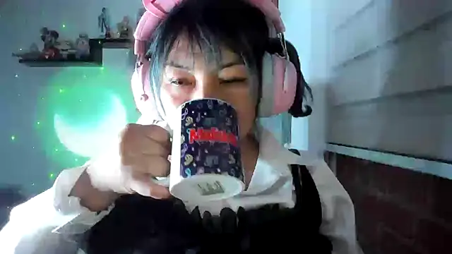 Snapshot of Shaddycute_ chatting on 06-21-26, 01:33 Shaddycute online show from 06-21-26, 01:33