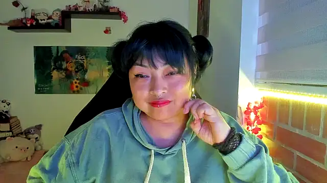 Shaddycute  online show from 03-04-26, 11:01