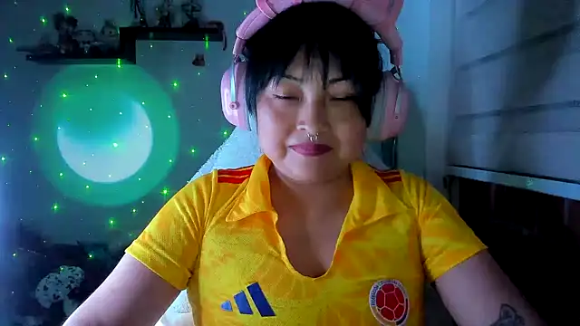 Snapshot of Shaddycute_ chatting on 06-24-26, 04:11 Shaddycute online show from 06-24-26, 04:11