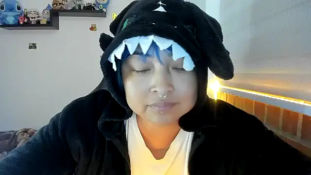 Shaddycute  online show from 11-19-25, 05:13