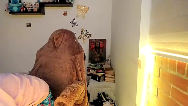 Shaddycute  online show from 12-21-25, 01:02