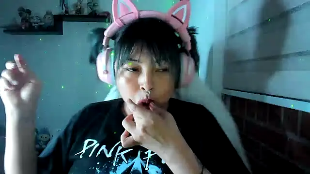 Snapshot of Shaddycute_ chatting on 06-17-26, 11:47 Shaddycute online show from 06-17-26, 11:47