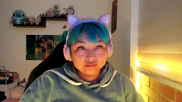 Shaddycute  online show from 02-02-26, 01:32