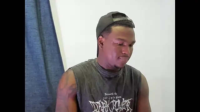 Snapshot of Troykhalil chatting on 02-25-26, 01:39 Troykhalil online show from 02-25-26, 01:39