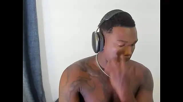 Snapshot of Troykhalil chatting on 02-20-26, 09:17 Troykhalil online show from 02-20-26, 09:17