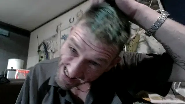 Snapshot of gettinit2wice chatting on 10-17-25, 03:43 gettinit2wice online show from 10-17-25, 03:43