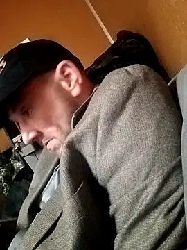 Snapshot of gettinit2wice chatting on 02-25-25, 05:30 gettinit2wice online show from 02-25-25, 05:30