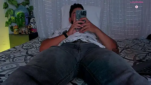 Snapshot of Jaxxon_ chatting on 09-30-25, 12:27 Jaxxon online show from 09-30-25, 12:27
