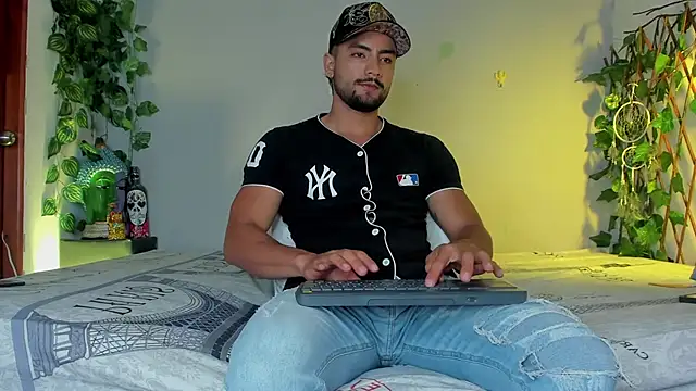 Snapshot of Jaxxon_ chatting on 02-25-25, 03:53 Jaxxon online show from 02-25-25, 03:53