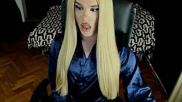 EvelynLexy online show from 10-04-25, 04:08