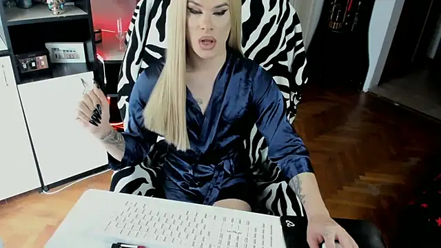 EvelynLexy online show from 11-15-25, 09:35