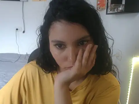 HannaKlein online show from 11-20-25, 06:19